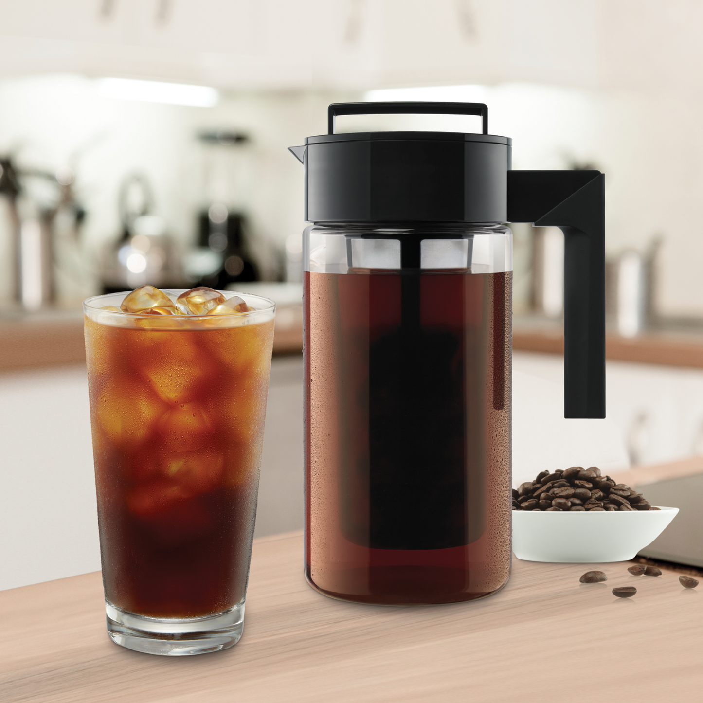 cold-brew-coffee-maker-w6 10310-ColdBrewCoffeeMaker-1qt-lifestyle2.png