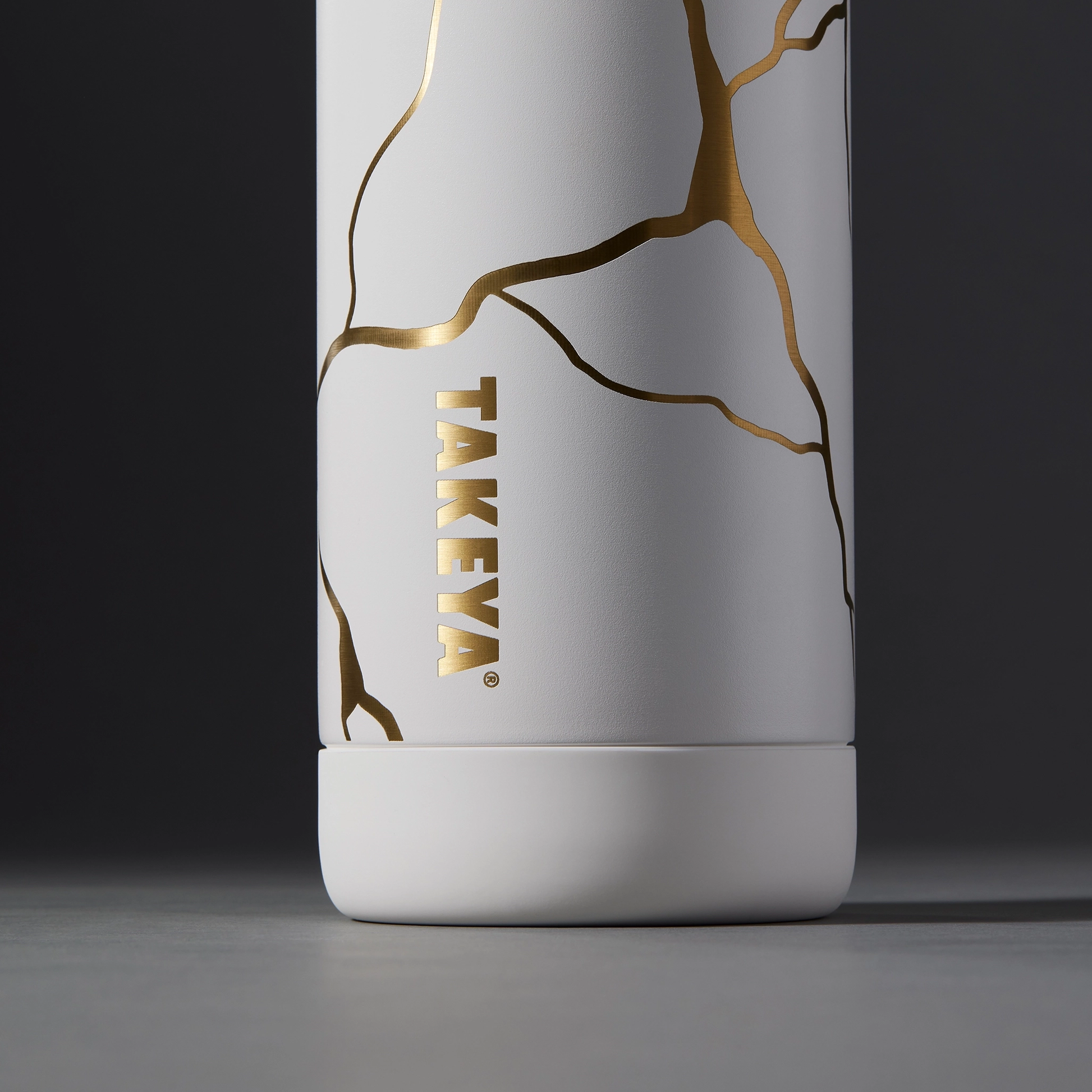 kintsugi-water-bottle-with-straw-lid-x7 51389-TK_HO25_Kintsugi_Takeya9236_Crop.png